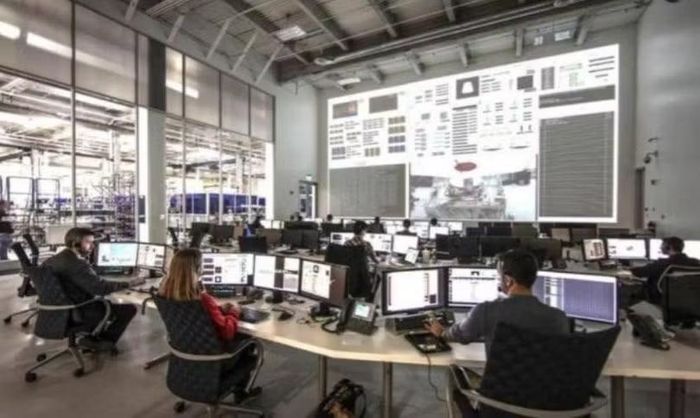 Hơn 1.200 kỹ sư mang quốc tịch Trung Quốc buộc phải rời khỏi các dự án của SpaceX. Ảnh: Creaders.