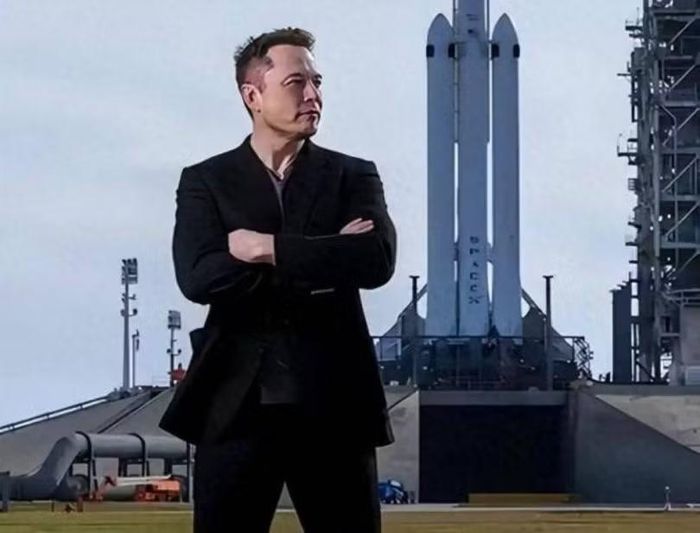 Elon Musk chấp nhận thiệt hại để có được hợp đồng với Lầu Năm Góc do tuân thủ Quy định về buôn bán vũ khí quốc tế (ITAR) của Mỹ. Ảnh: Creaders.