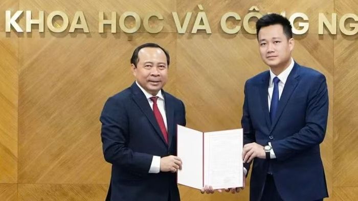 Ông Đào Ngọc Đạt, Chánh Văn phòng 57, Văn phòng Bộ được bổ nhiệm giữ chức Phó Vụ trưởng Vụ Kinh tế và Xã hội số. Ảnh: Bộ KHCN.