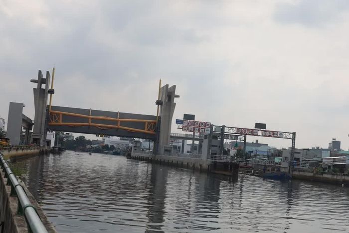  Hiện Cống Phú Định, phường Phú Định đạt khoảng 92% khối lượng. Ảnh: QUỐC HÙNG 