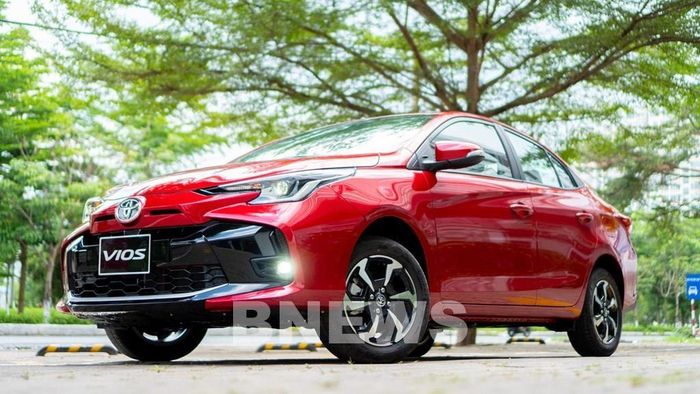 Toyota Vios tiếp tục chiếm tỷ trọng lớn nhất với 18.321 xe, tương đương 48% tổng sản lượng bán ra của TMP trong 7 tháng năm 2026. Ảnh: Văn Xuyên/BNEWS/TTXVN