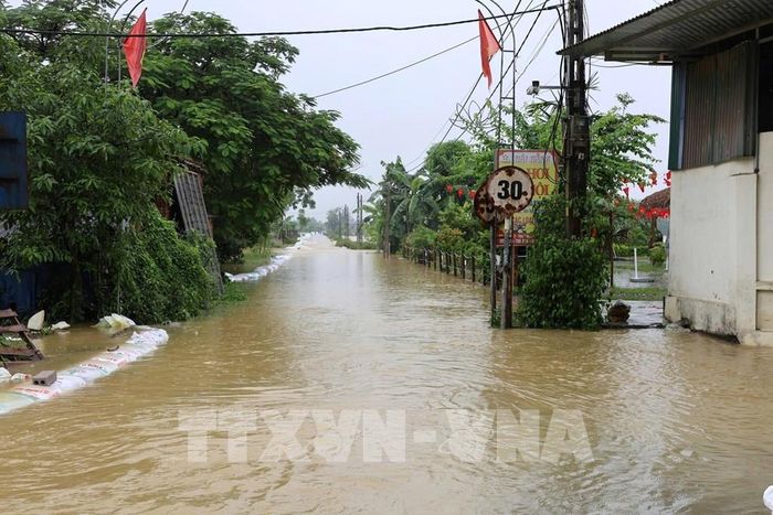 Khu vực trũng thấp bị ngập lụt tại xã Xuân Mai (Hà Nội). Ảnh: Nguyễn Cúc - TTXVN