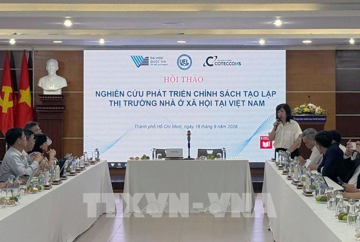 Bà Trần Thu Hằng, Vụ trưởng Vụ Quy hoạch - Kiến trúc (Bộ Xây dựng) phát biểu tại hội thảo. Ảnh: Thanh Vũ - TTXVN 