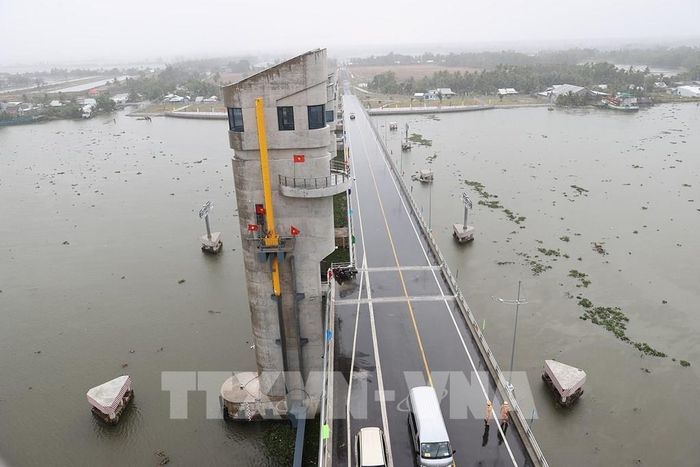 Cống Cái Lớn xây dựng trên sông Cái Lớn, cách cầu Cái Lớn 2,1km về hướng sông Hậu. Ảnh: Dương Giang-TTXVN