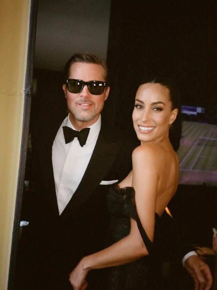 Sau đám cưới, Brad Pitt và Ines de Ramon lần đầu công khai hình ảnh chụp chung trên Instagram.