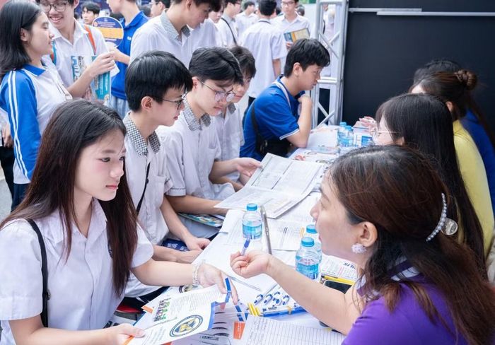 Hoạt động tư vấn tuyển sinh đại học, cao đẳng. Ảnh minh họa VGP