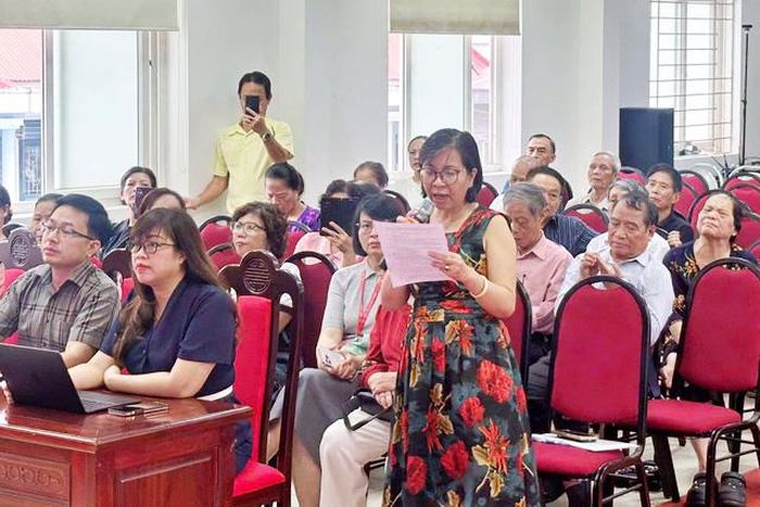 Người dân phường Hồng Hà nêu ý kiến tại hội nghị