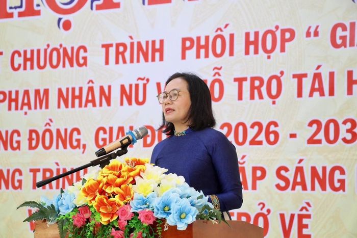 Bà Nguyễn Thị Hồng Thái, Phó Chủ tịch Ủy ban MTTQ Việt Nam tỉnh, Chủ tịch Hội LHPN tỉnh Đắk Lắk, phát biểu tại Hội nghị