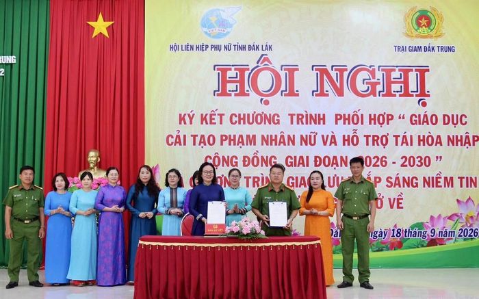 Đại diện các đơn vị ký kết Chương trình phối hợp “Giáo dục cải tạo phạm nhân nữ và hỗ trợ tái hòa nhập cộng đồng, giai đoạn 2026 - 2030”.