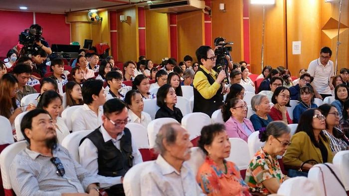 Đạo diễn, NSƯT Hoa Hạ đề xuất ghi nhận đóng góp của NS Phan Quốc Hùng, nguyên Giám đốc nhà hát Trần Hữu Trang.