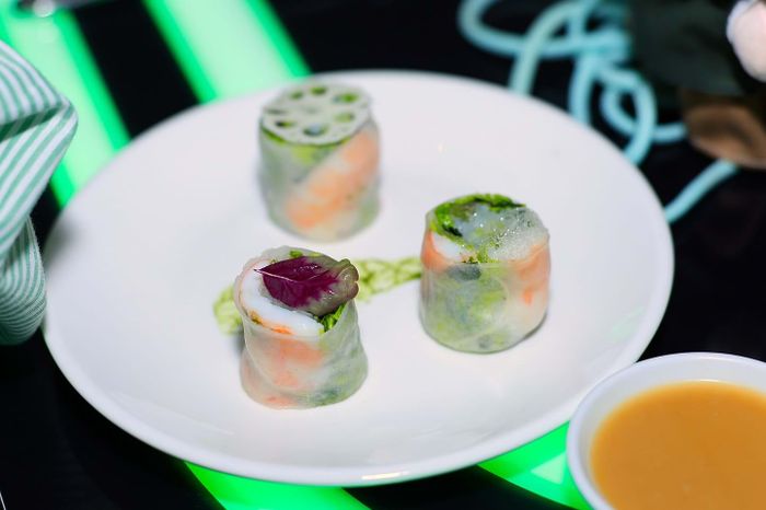 Phiên bản nước sốt mới làm dậy vị những nguyên liệu bên trong gỏi cuốn, khiến món ăn trở nên mới mẻ hơn.
