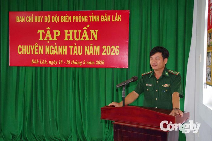 Thượng tá Đỗ Trọng Đại, Phó Tham mưu trưởng Ban Chỉ huy Bộ đội Biên phòng tỉnh Đắk Lắk phát biểu tại lớp tập huấn.