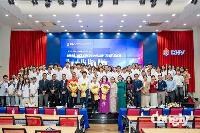 Huỳnh Hà Hữu Hiếu được Trường Đại học Hùng Vương (TP.HCM) trao học bổng tương đương 50% học phí toàn khóa.