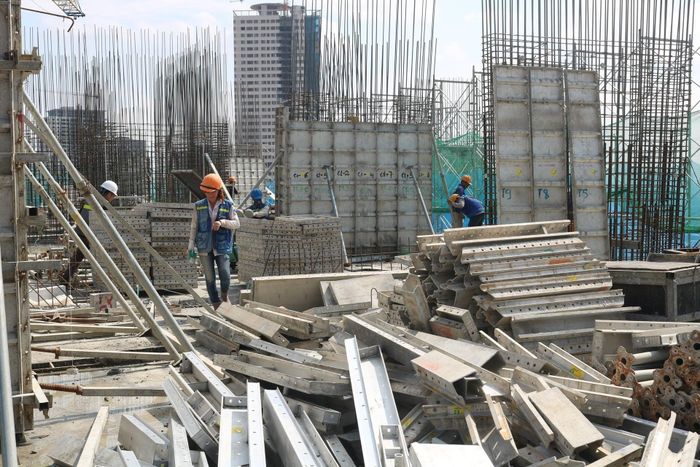 Ngành xây dựng vẫn chật vật dù đang đứng trước một thị trường lớn hiếm có. Ảnh minh họa: Việt Dương