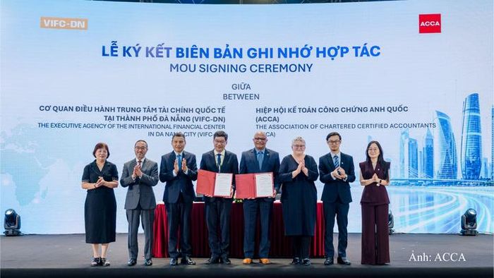 Trong khuôn khổ diễn đàn đã diễn ra Lễ ký kết biên bản ghi nhớ hợp tác giữa Trung tâm Tài chính Quốc tế tại TP. Đà Nẵng với Hiệp hội Kế toán công chứng Anh quốc