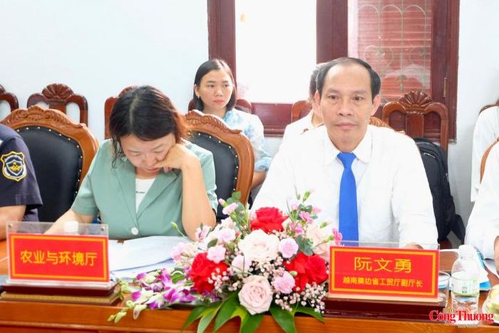 Ông Nguyễn Văn Dũng, Phó Giám đốc Sở Công Thương tỉnh Điện Biên phát biểu tại buổi làm việc. 