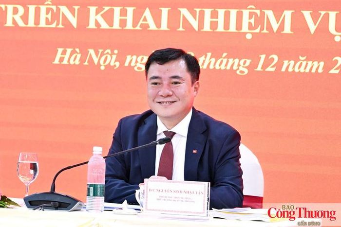 Thứ trưởng Bộ Công Thương Nguyễn Sinh Nhật Tân.