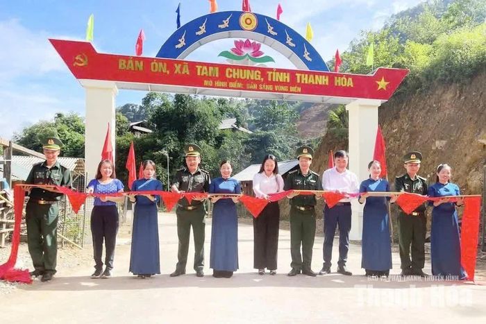 Đồn Biên phòng Tam Chung xây dựng mô hình “Bản sáng vùng biên” tại bản Ón, xã Tam Chung.