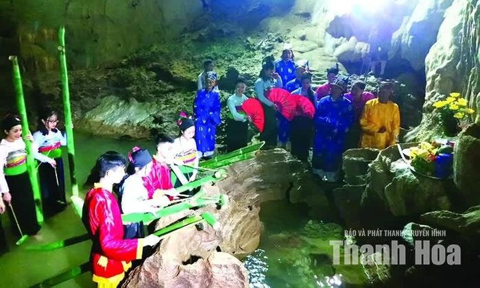 Nghi lễ rước nước trong lễ hội văn hóa - du lịch Bàn Bù.
