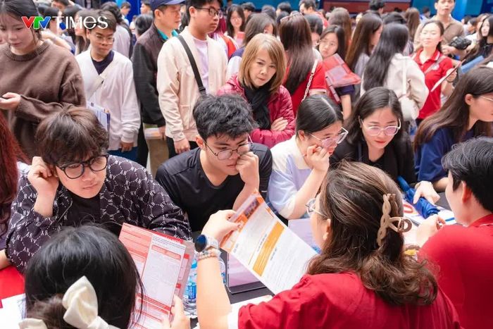 Thí sinh tại Ngày hội tư vấn tuyển sinh đại học 2026.