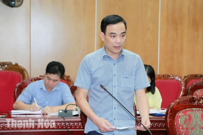Phó Giám đốc Sở Nông nghiệp và Môi trường báo cáo tại hội nghị.