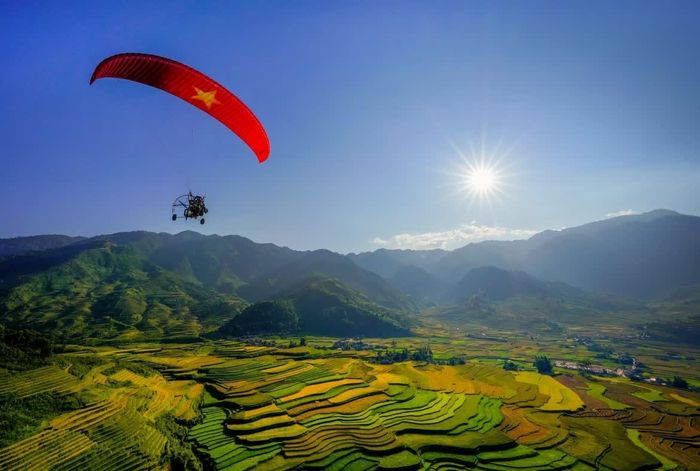Lào Cai định hướng ứng dụng các công nghệ mới trực tiếp vào trải nghiệm của du khách. Ảnh: Mebayluon Paragliding