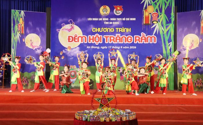 Tiết mục văn nghệ tại Đêm hội Trăng rằm năm 2026.