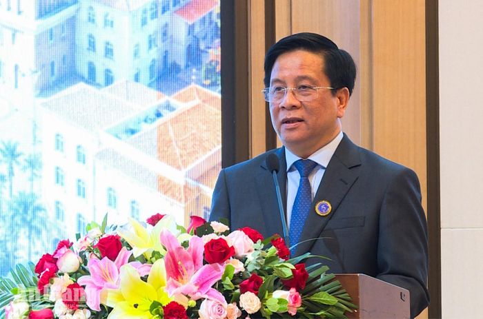 Chủ tịch UBND tỉnh An Giang Hồ Văn Mừng phát biểu khai mạc hội nghị.