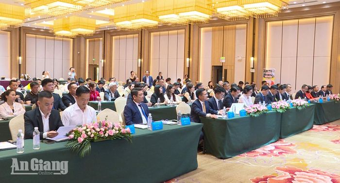 Đại biểu tham dự Hội nghị Xúc tiến Thương mại và Du lịch tỉnh An Giang.