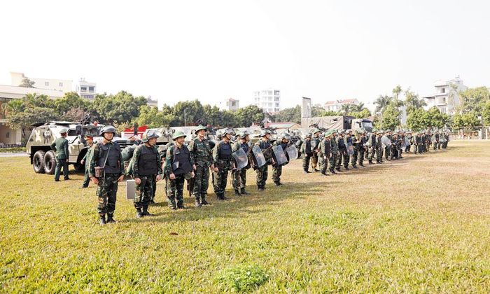 Cán bộ, chiến sĩ Đại đội Trinh sát cơ giới 1 (Bộ Chỉ huy quân sự tỉnh) luyện tập phương án sẵn sàng chiến đấu bảo vệ mục tiêu trọng yếu.