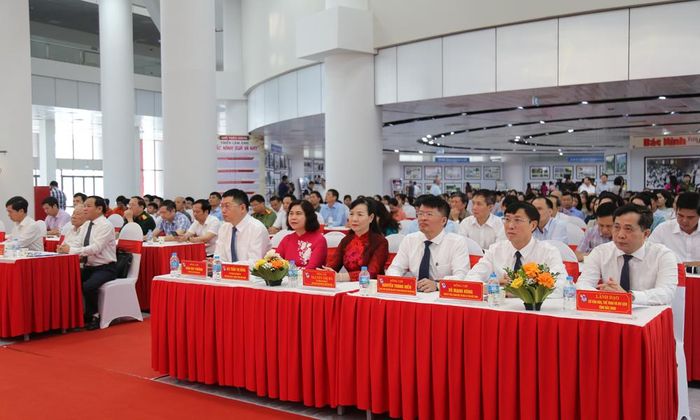 Đại biểu dự Triển lãm ảnh “Bắc Ninh xưa và nay”.