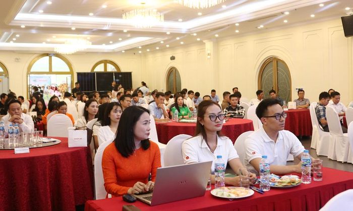 Các đại biểu tham dự chương trình.