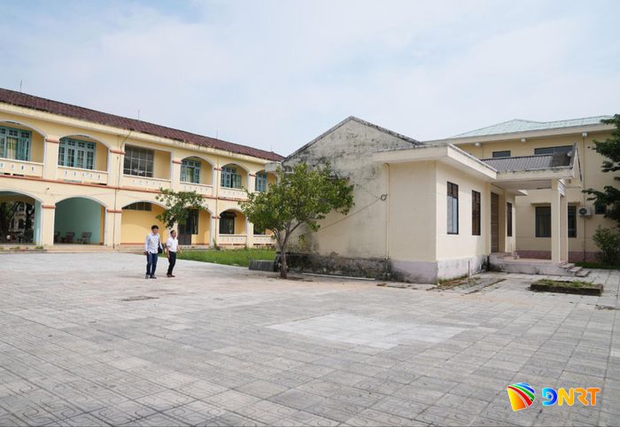 Khớp nối khuôn viên hiện trạng của Trường THCS Nguyễn Du (phường Bàn Thạch) với các trụ sở dôi dư sau khi tiếp nhận. Ảnh: HỒ QUÂN