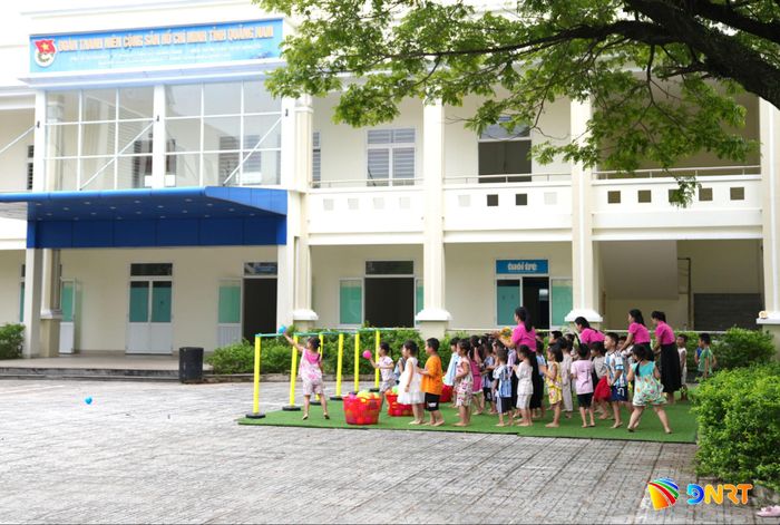 Trường Mầm non Tam Kỳ 1 sử dụng một góc khuôn viên trụ sở Tỉnh đoàn Quảng Nam (cũ) ở địa chỉ số 191 đường Huỳnh Thúc Kháng để làm khu vui chơi, trải nghiệm cho học sinh. Ảnh: HỒ QUÂN