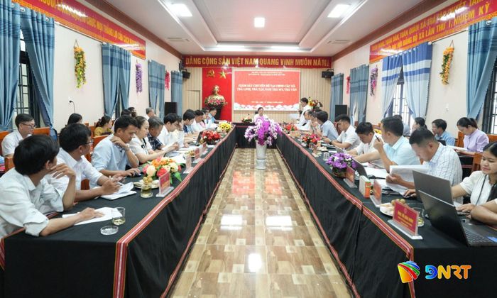 Quang cảnh buổi làm việc. Ảnh: THIỆN TÙNG