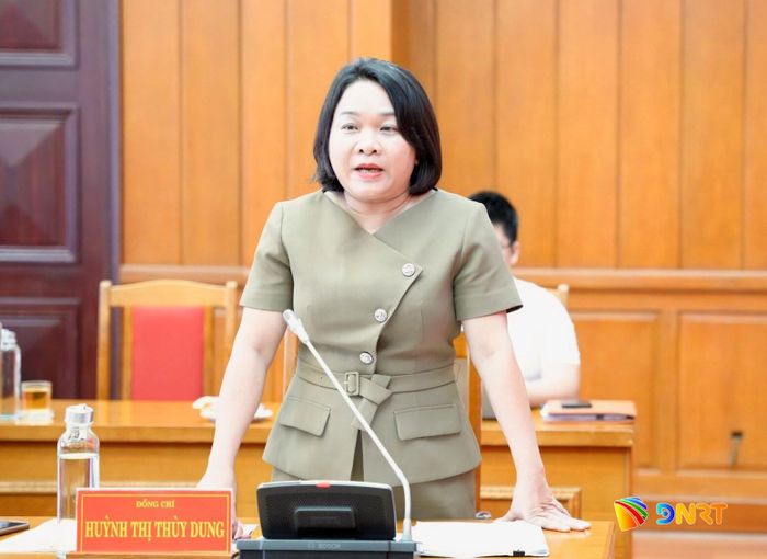 Trưởng ban Tuyên giáo Thành ủy Huỳnh Thị Thùy Dung báo cáo tại buổi làm việc. Ảnh: T.CÔNG