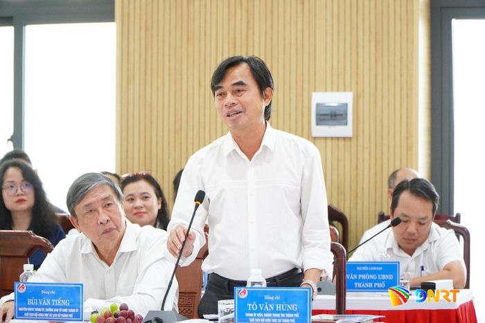 Chánh Thanh tra thành phố Tô Văn Hùng, Chủ tịch Hội Kiến trúc sư thành phố phát biểu tại hội thảo. Ảnh: TÂM ĐAN