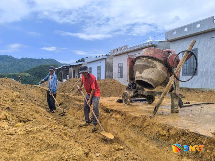 Khu tái định cư Ngọc Tu đang dần được hoàn thiện các hạng mục thoát nước, giao thông nội bộ. Ảnh: HOÀNG ĐẠO
