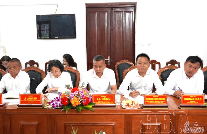 Đoàn đại biểu huyện Giang Thành tại buổi làm việc.