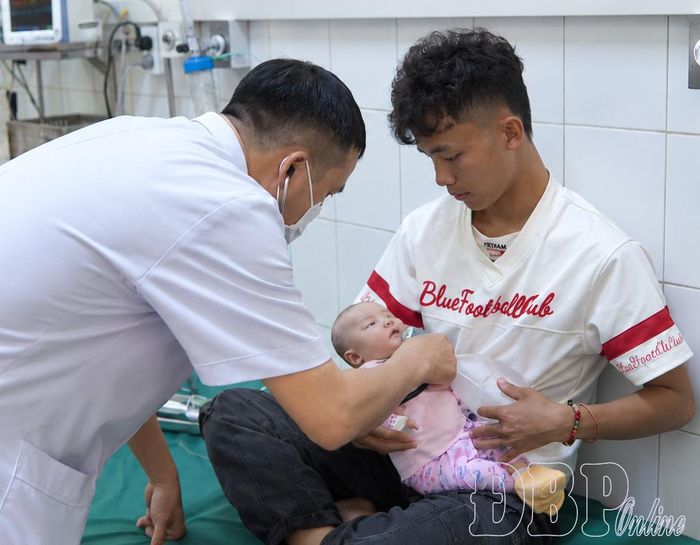 Trẻ viêm phổi do virut RSV điều trị tại Bệnh viện Đa khoa tỉnh.