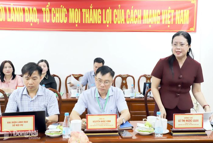Thành ủy viên, Giám đốc Sở Văn hóa, Thể thao và Du lịch Lê Thị Ngọc Loan báo cáo tại buổi làm việc. Ảnh: My Ny