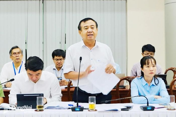 Đại diện địa phương báo cáo tại buổi làm việc. Ảnh: B.Nguyên