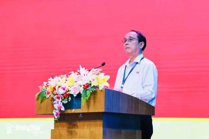 Phó Bí thư Đảng ủy, Phó Giám đốc phụ trách Báo và Phát thanh, Truyền hình Đồng Nai Cao Quốc Sang báo cáo kết quả hoạt động. Ảnh: Công Nghĩa