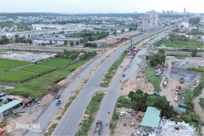 Gần 99% diện tích mặt bằng Dự án Nâng cấp đường 25B hiện đã được bàn giao phục vụ thi công. Ảnh: Phạm Tùng