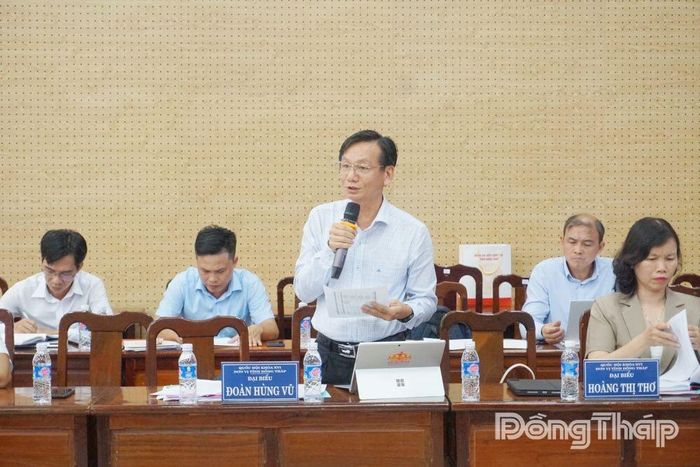 Đại biểu Đoàn Hùng Vũ, Đoàn đại biểu Quốc hội khóa XVI tỉnh Đồng Tháp phát biểu tại buổi làm việc.
