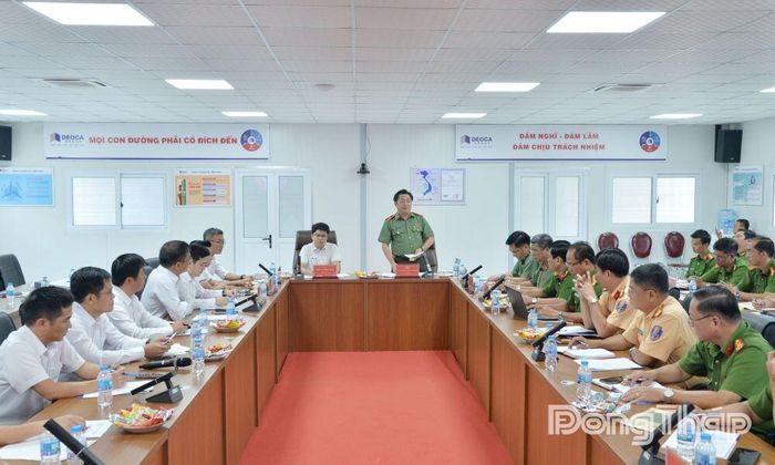 Thiếu tướng Lâm Phước Nguyên phát biểu chỉ đạo tại hội nghị.
