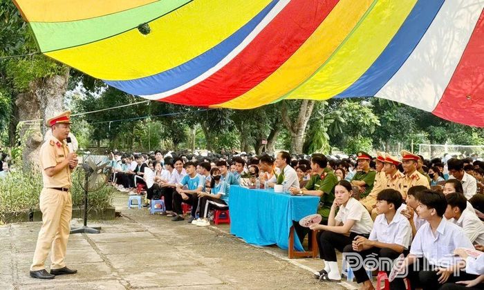 Học sinh và giáo viên rất quan tâm đến các tình huống xử lý khi lưu thông trên đường.