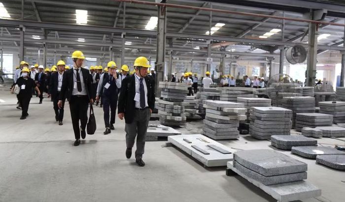  Các nhà đầu tư tham quan Khu công nghiệp Phú Tài, phường Quy Nhơn Tây. Ảnh: Tiến Sỹ 