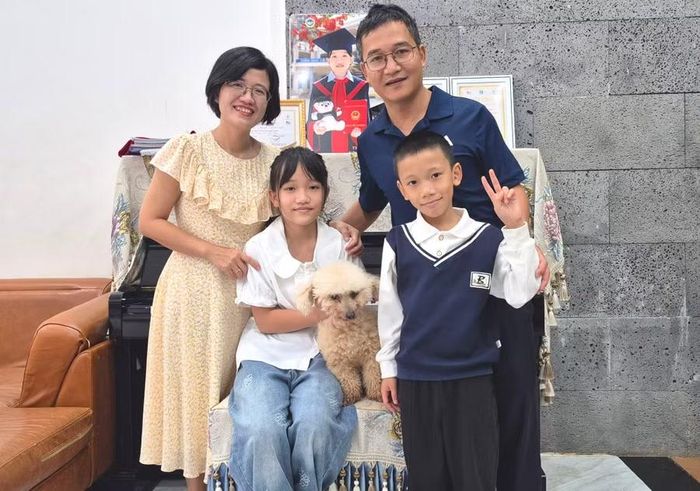Thảo Dương cùng bố, mẹ và em trai. Ảnh: Thanh Sáng