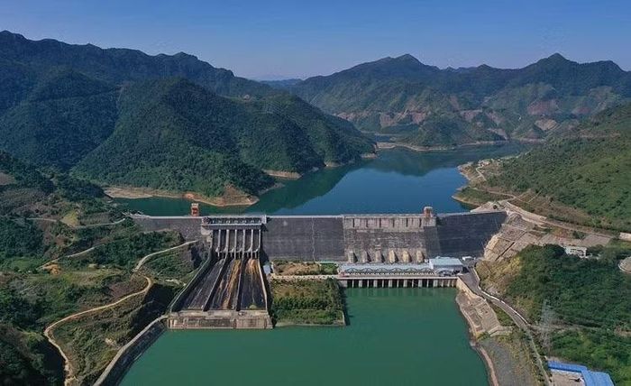 Với tình trạng dòng chảy trong các tháng mùa lũ được dự báo thiếu hụt, hơn 700 hồ thủy điện có nguy cơ không tích đủ nước. Ảnh Báo Công Thương